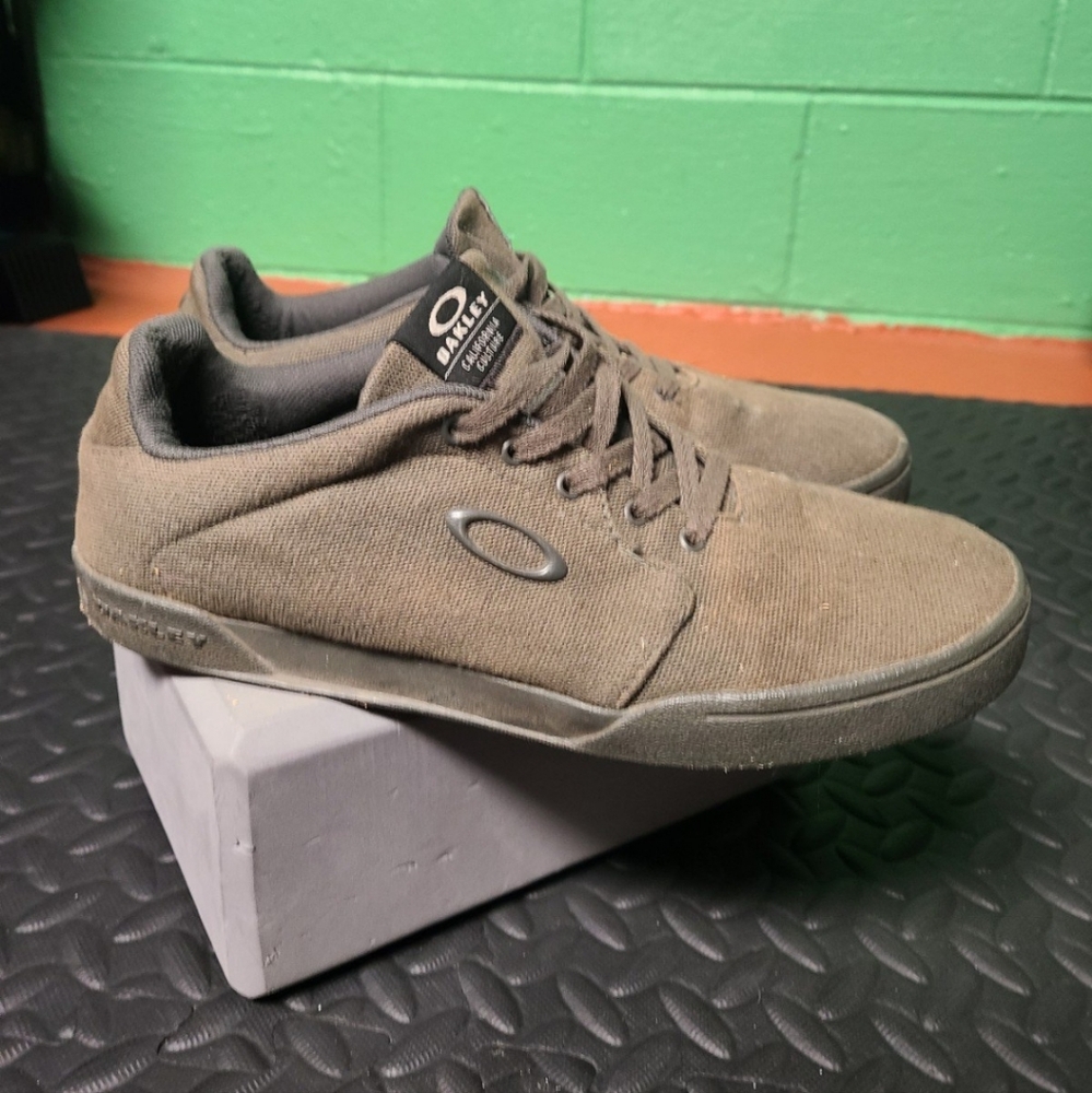 Men's Oakley Shoes, size 9.5